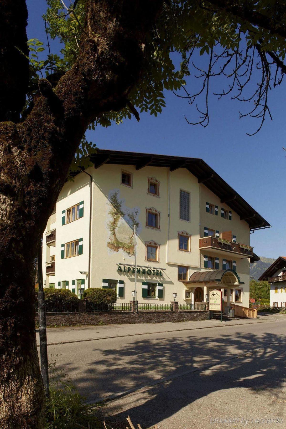 Alpenhotel Ernberg รอยท์เทอ ภายนอก รูปภาพ
